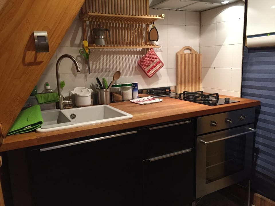 Kitchen or kitchenette, pet friendly, stove