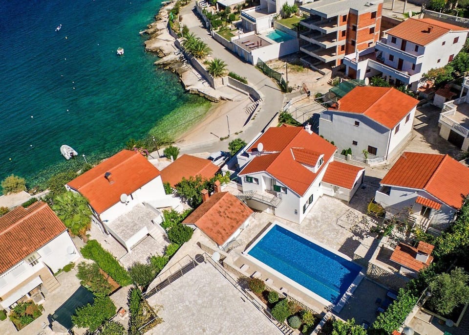 Property building, Facade/entrance, Day, Neighbourhood, Bird's eye view, Beach, Pool view, Sea view, Street view, Swimming pool