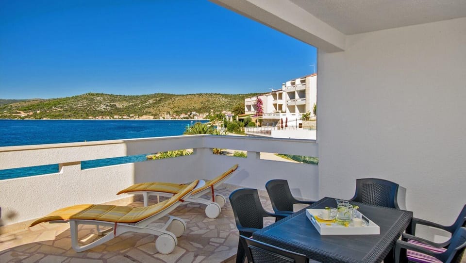 View (from property/room), Landmark view, Sea view, Area and facilities