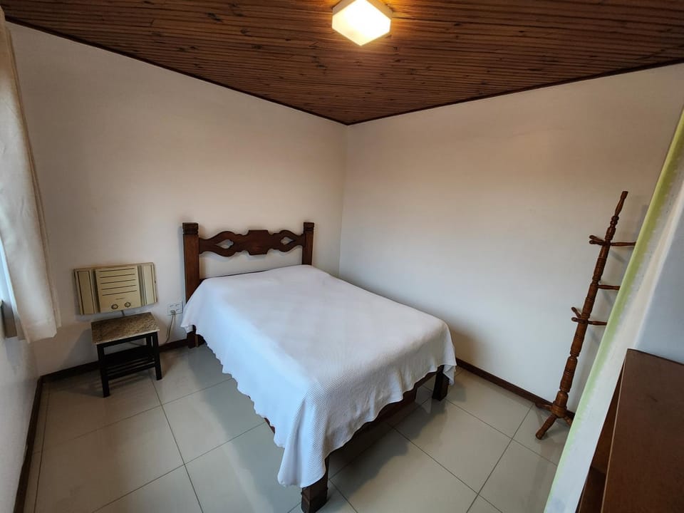 Bed, Photo of the whole room, air conditioner