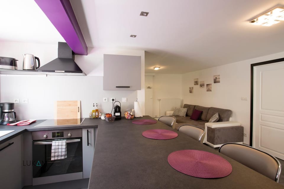Coffee/tea facilities, Kitchen or kitchenette, Dining area