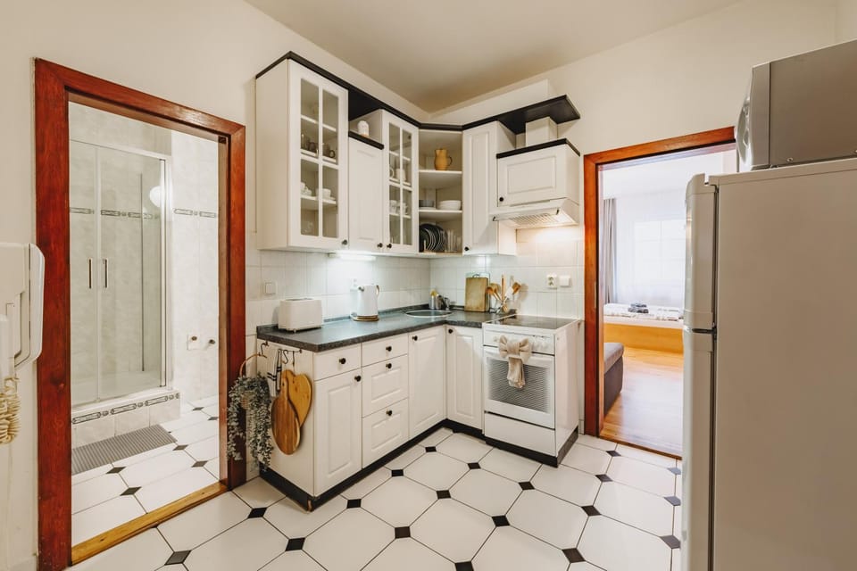 Bathroom, Kitchen or kitchenette, oven, stove