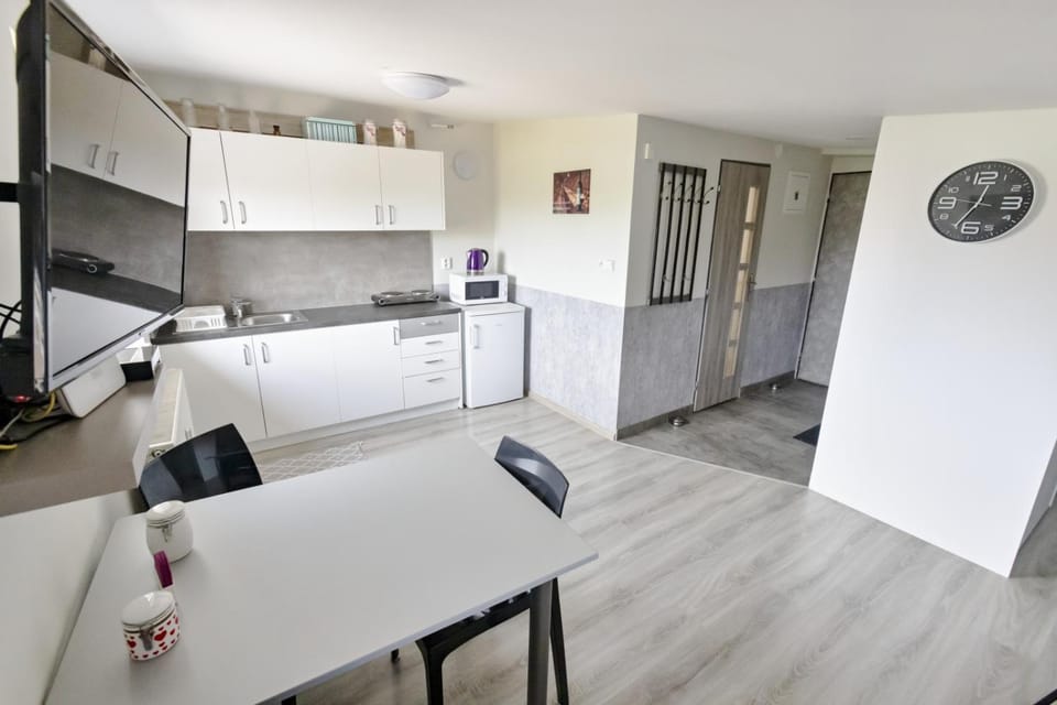 Kitchen or kitchenette, Dining area, On site
