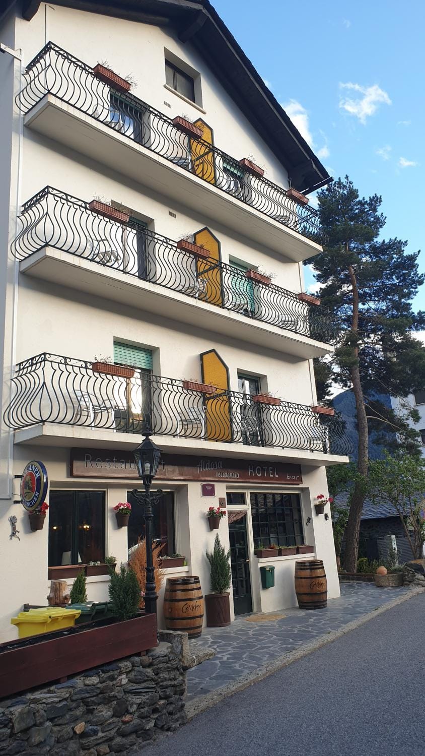 Property building, View (from property/room), Balcony/Terrace, Garden view, Quiet street view