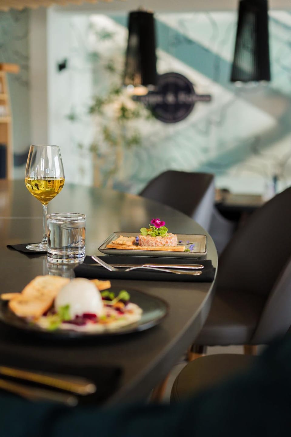 Restaurant/places to eat, Food and drinks