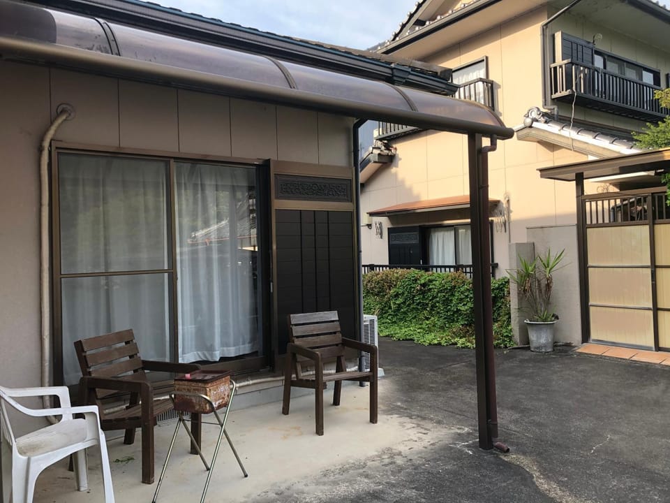 Patio, Facade/entrance