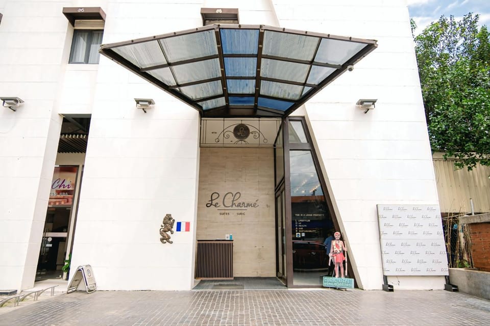 Facade/entrance