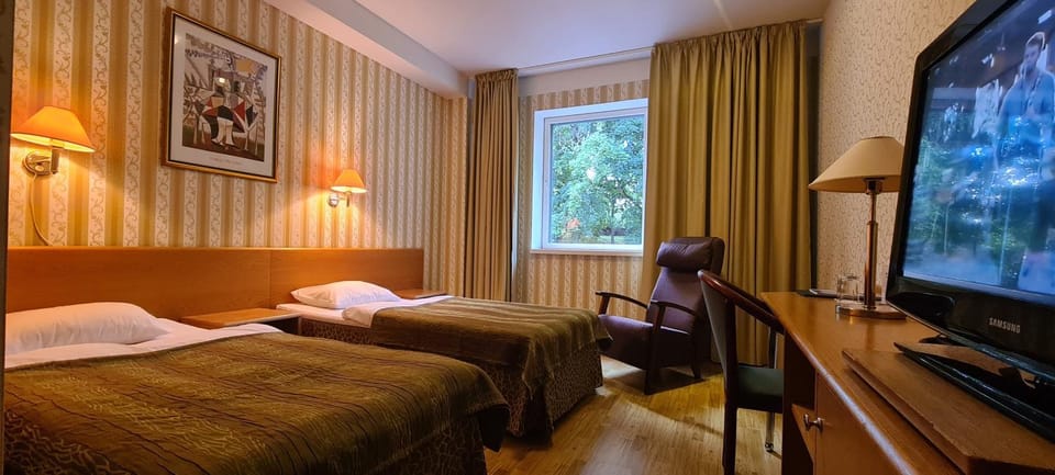 Bed, TV and multimedia, Photo of the whole room, Bedroom, City view, City view