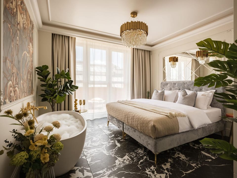 Bed, Photo of the whole room, Bedroom, Bath