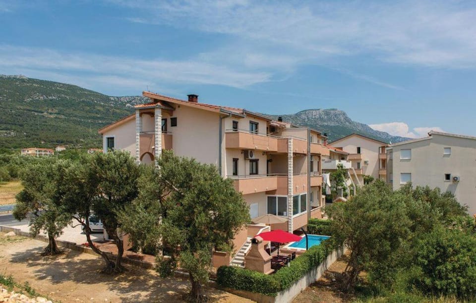 Off site, Bird's eye view, Garden view, Landmark view, Mountain view, Pool view, Family