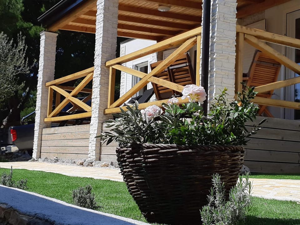 Day, Garden