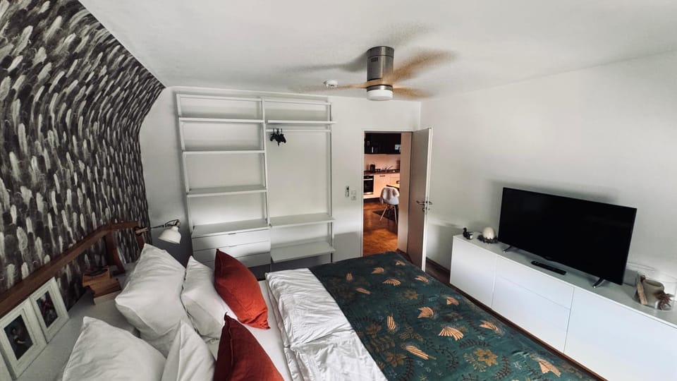 Photo of the whole room, Bedroom