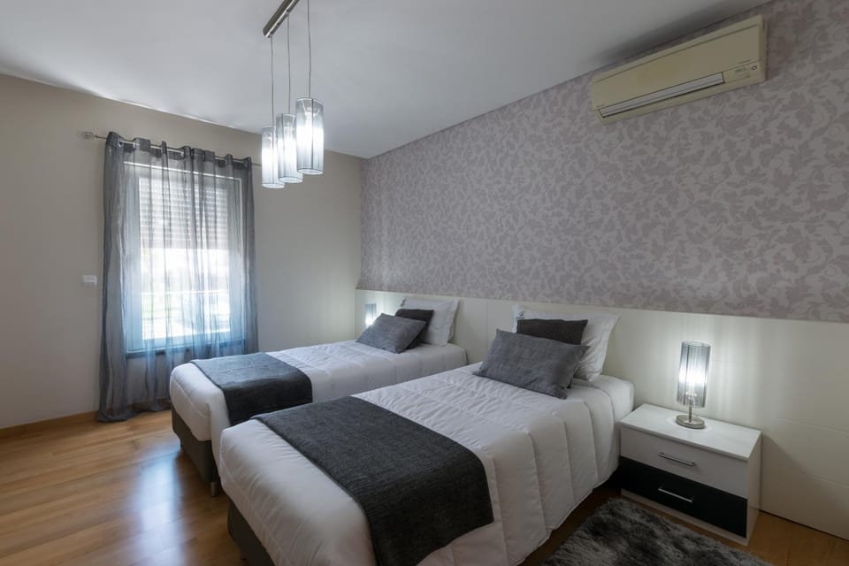 Bed, Bathroom, TV and multimedia, Bedroom