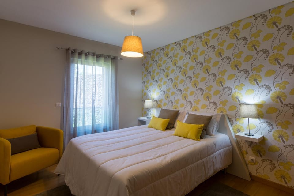 Bed, TV and multimedia, Bedroom