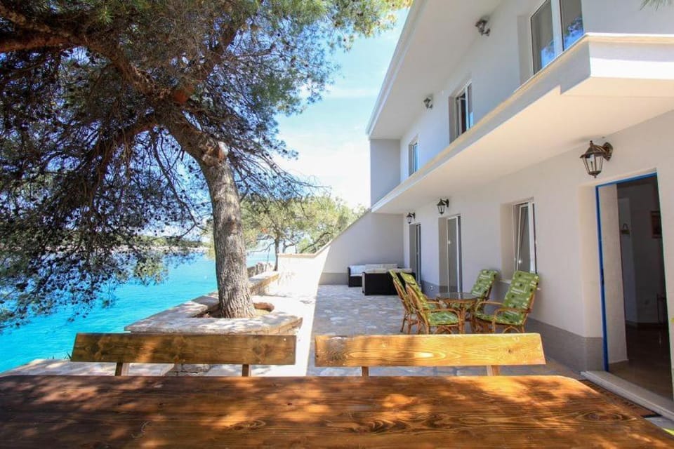 Property building, Patio, Balcony/Terrace, Seating area, Sea view