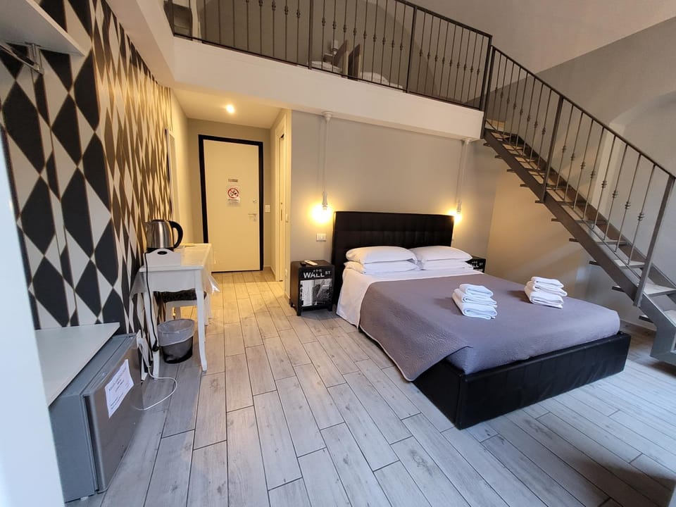 Shower, Bathroom, TV and multimedia, Family, towels, air conditioner, air conditioner