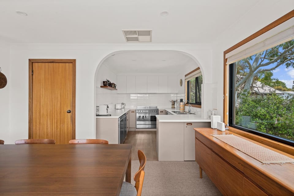 Dining area, kitchen