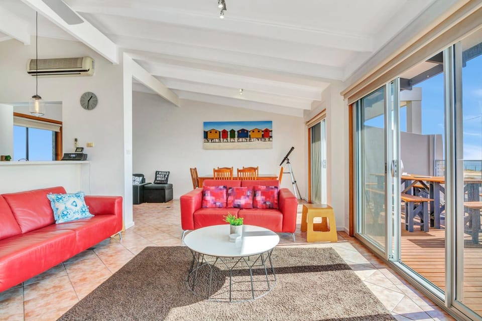 Living room, Sea view
