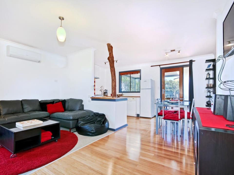 TV and multimedia, Kitchen or kitchenette, Living room, Dining area
