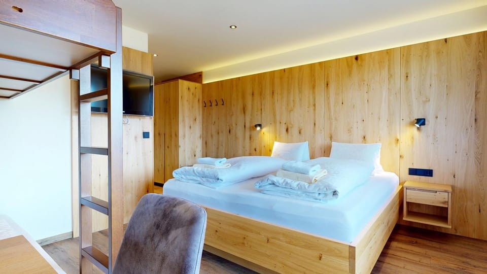 TV and multimedia, Photo of the whole room, bunk bed