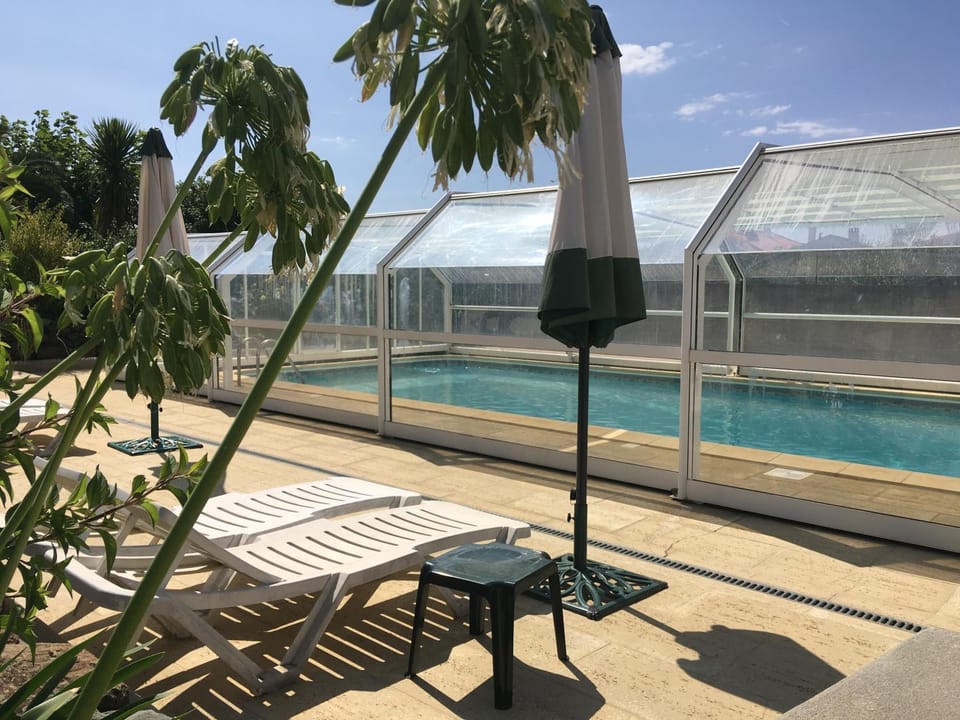 Swimming pool, Swimming pool