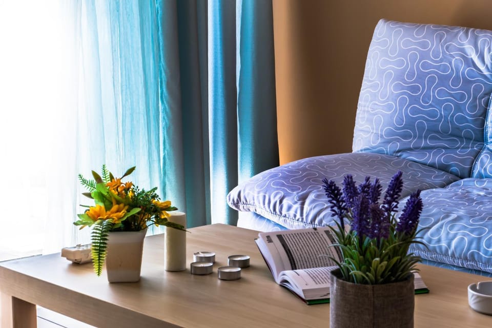 TV and multimedia, Living room, Decorative detail, Seating area