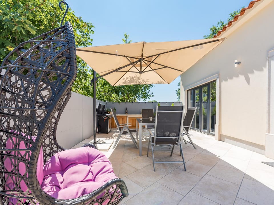 Patio, BBQ facilities
