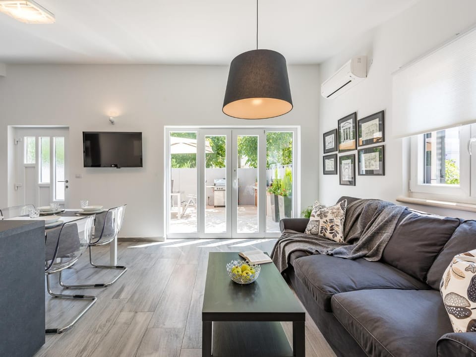 TV and multimedia, Living room, Seating area