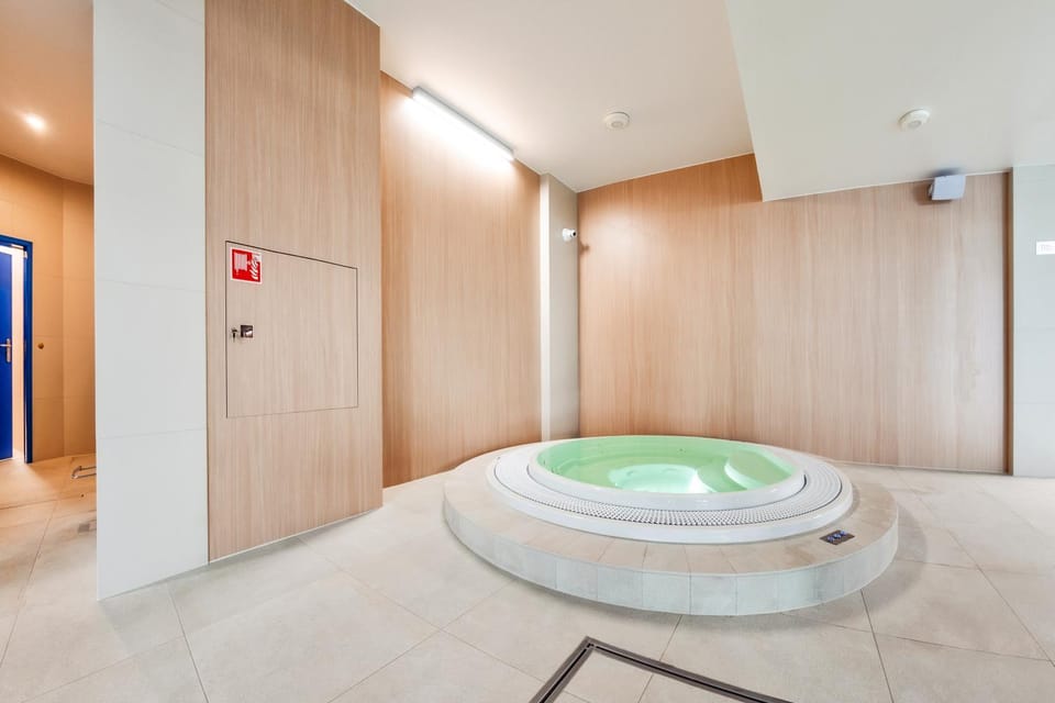 Property building, Activities, Hot Tub