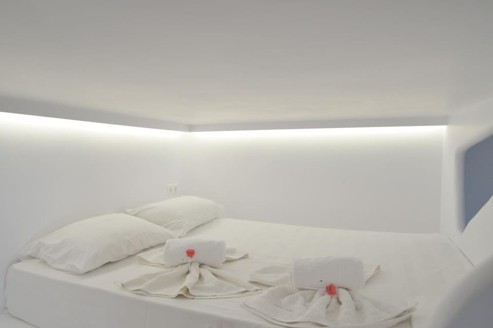 Moschoula Studios Apartment in Milos