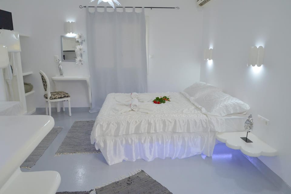 Moschoula Studios Apartment in Milos