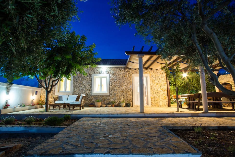 Villa Ivanovi Dvori Villa in Novalja