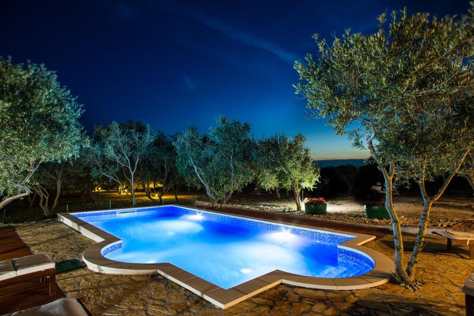 Villa Ivanovi Dvori Villa in Novalja