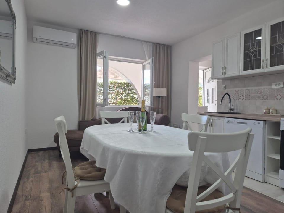 Apartmani Nika Tivat Apartment in Kotor Municipality