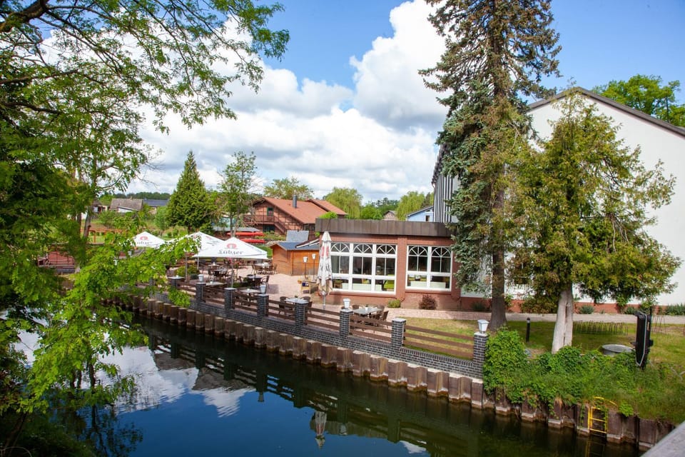 Property building, Restaurant/places to eat