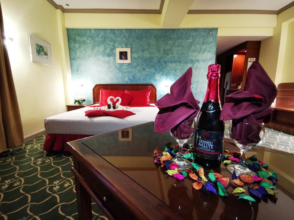 Sea view, Drinks, room service