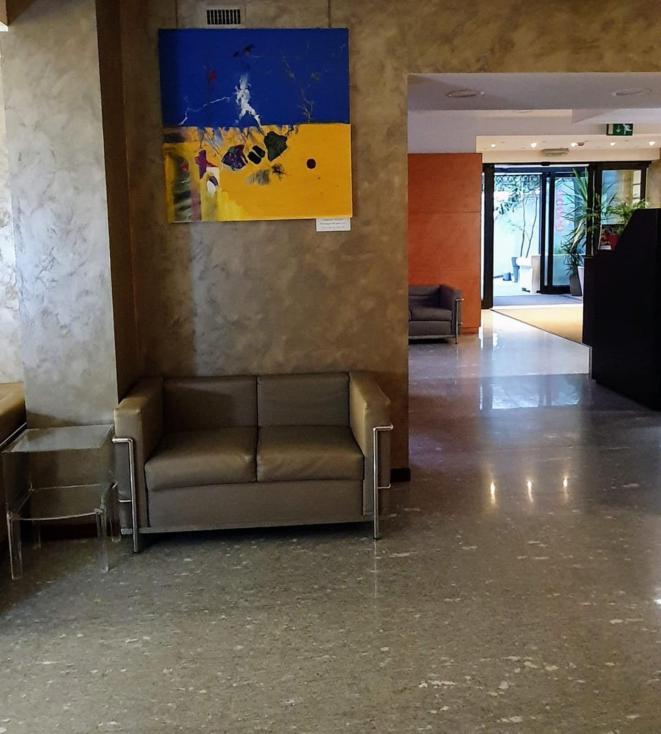 Communal lounge/ TV room