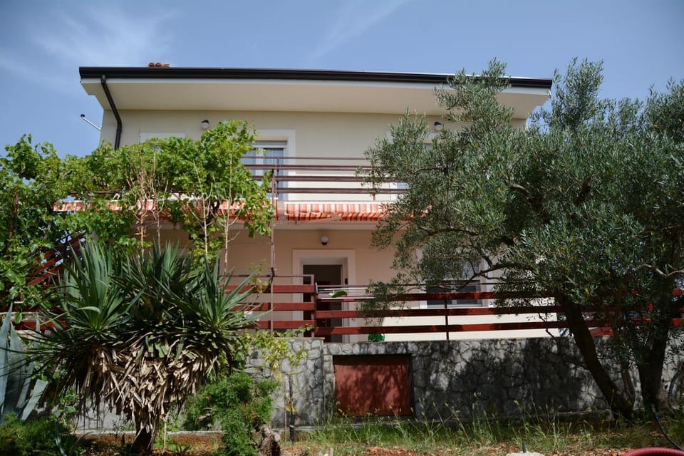 Facade/entrance, Balcony/Terrace