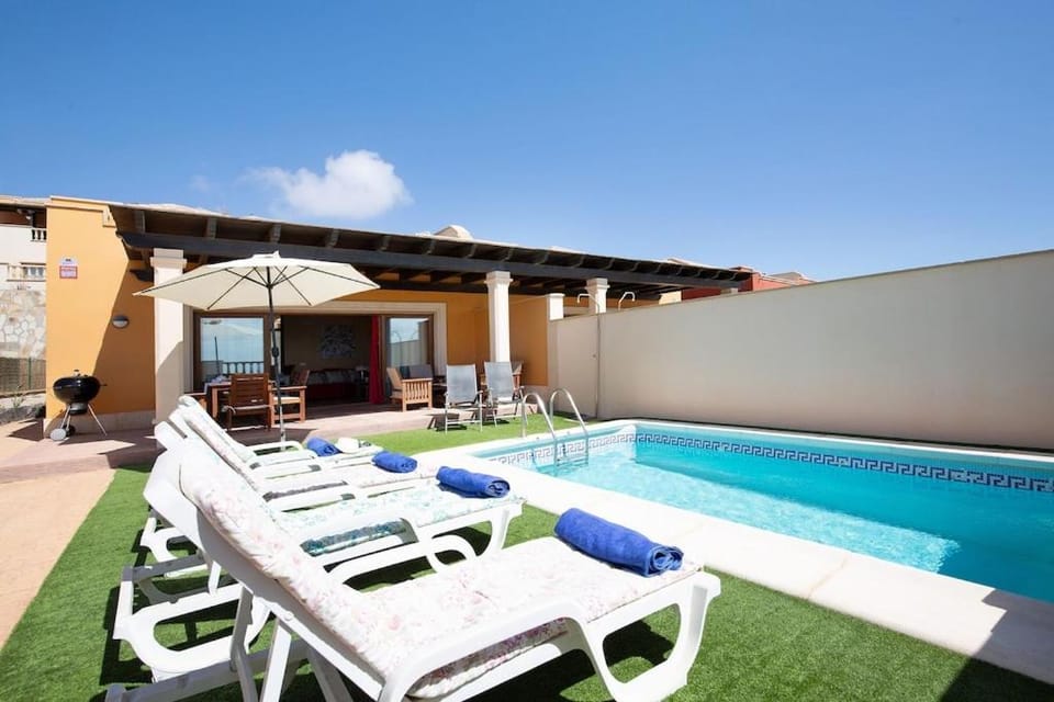 Off site, Swimming pool, sunbed