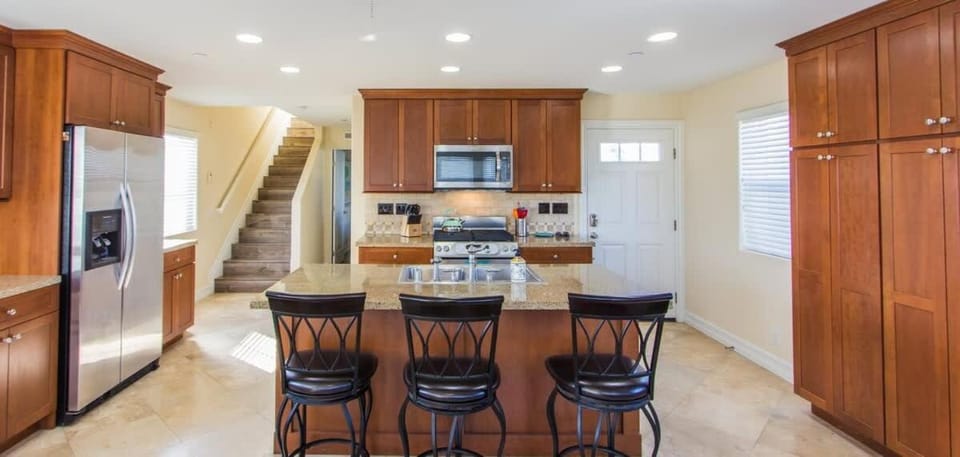 209 38th St. B Condo Apartment in Balboa Peninsula