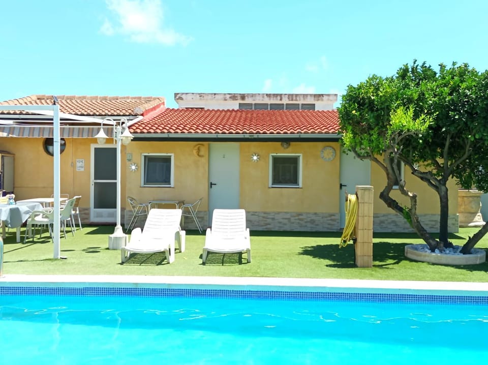 Pool view, Swimming pool, sunbed