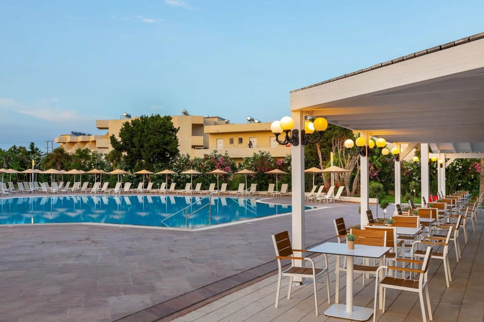 Restaurant/places to eat, Swimming pool