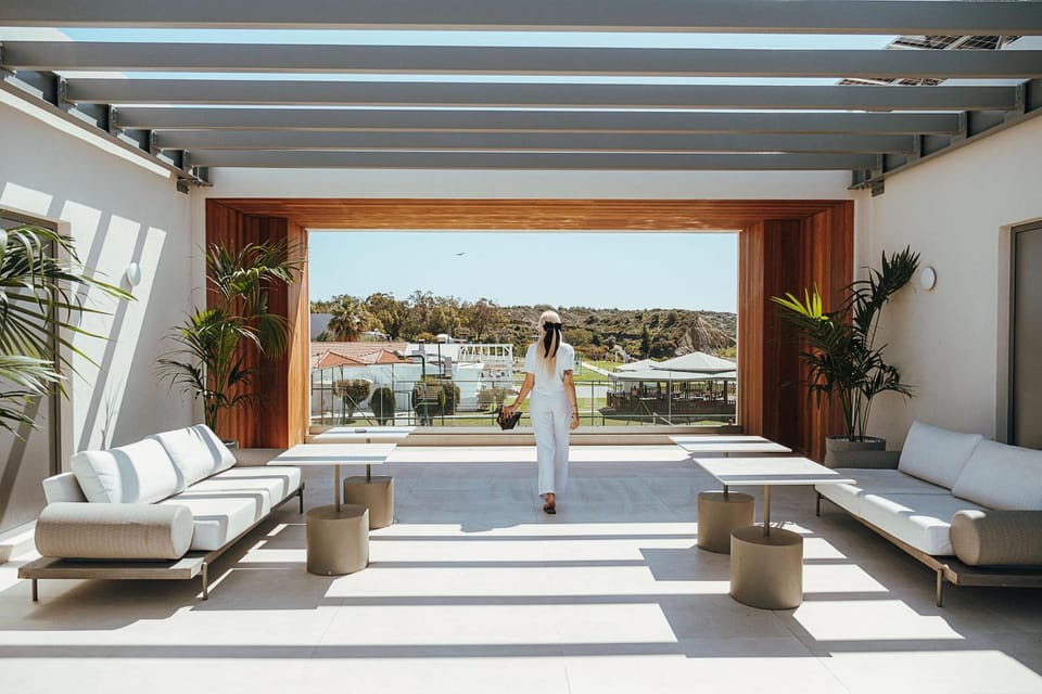 Patio, View (from property/room), Seating area, Garden view