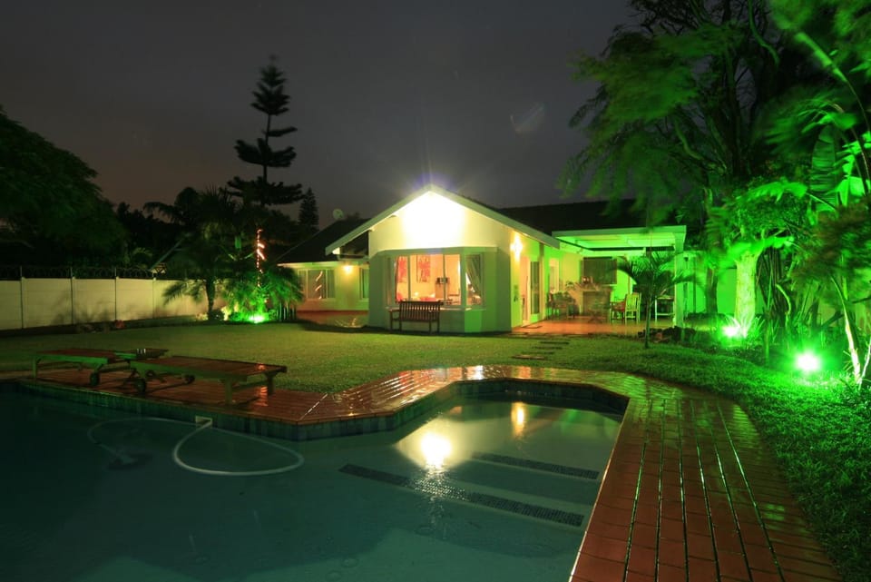 Property building, Garden, Swimming pool