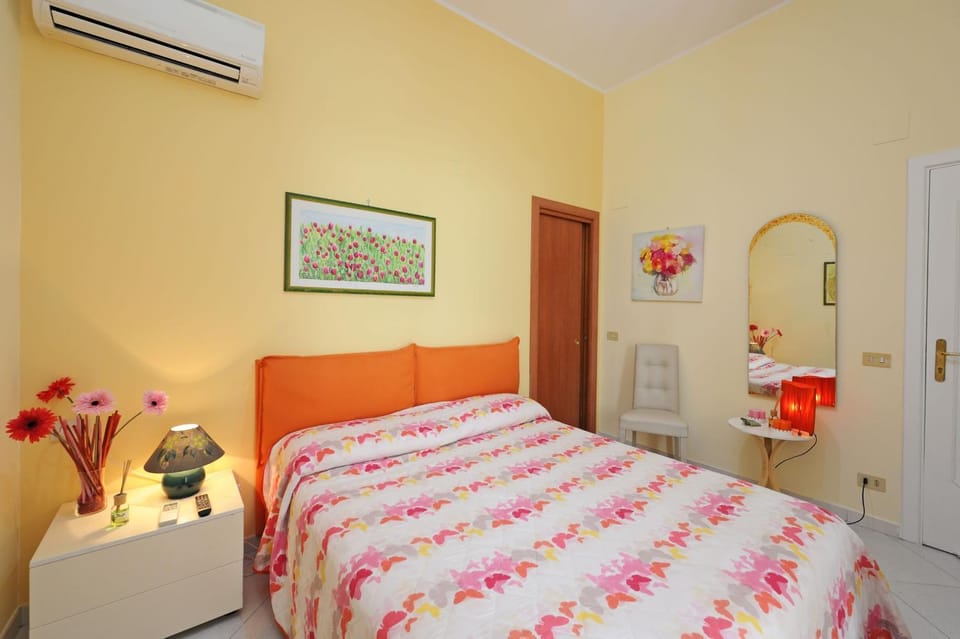 Bed, Photo of the whole room, Bedroom, internet, wardrobe, air conditioner