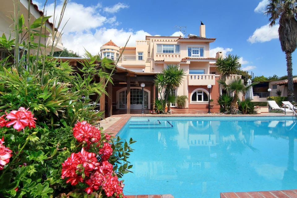 Property building, Patio, Spring, Day, Garden, Garden view, Pool view, Swimming pool, sunbed