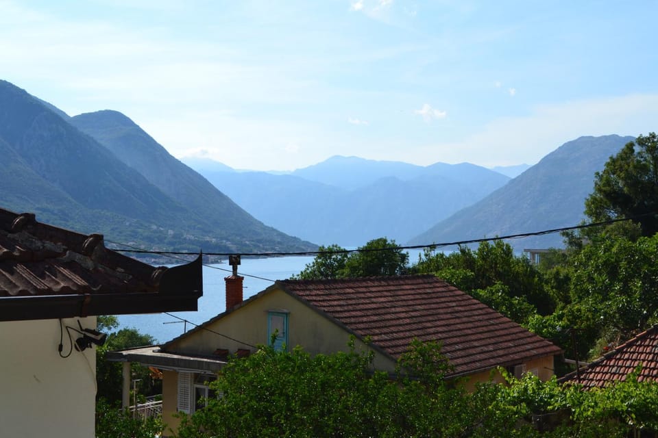 Mountain view, Sea view