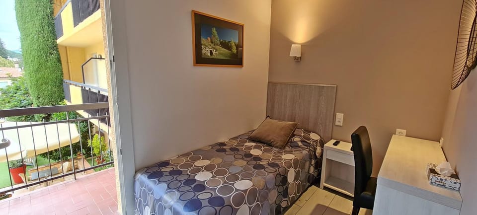 Bed, View (from property/room), Balcony/Terrace, Photo of the whole room, Bedroom, hair dresser