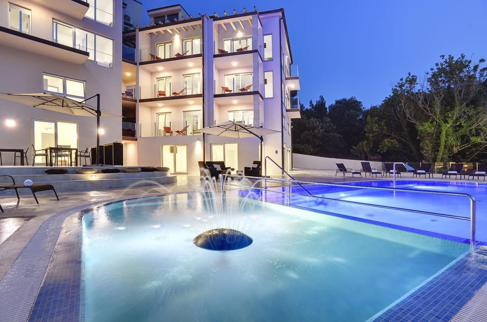 Property building, Pool view, Swimming pool, sunbed