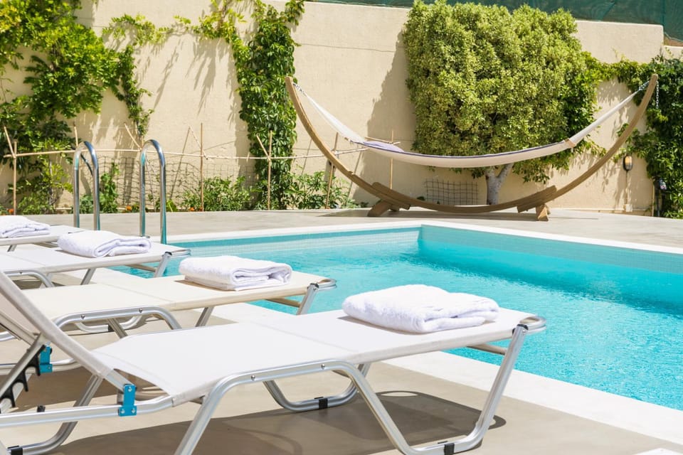Swimming pool, Swimming pool